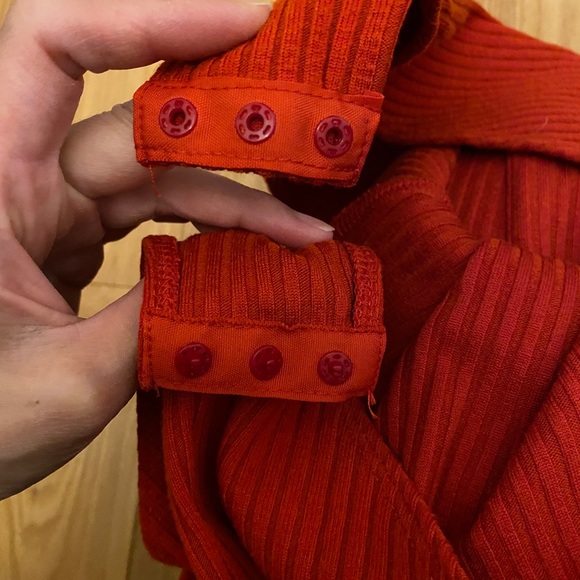 Topshop women's red Bodysuit
Size US 8 - Picture 11 of 16